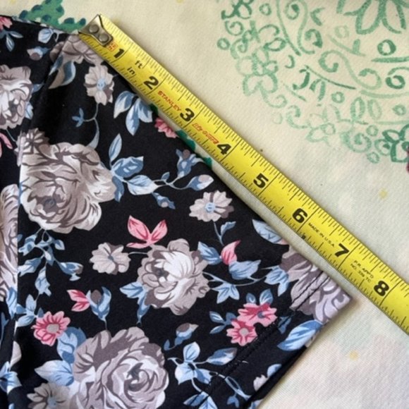 NWT Toms Bodycon Dress Pinks Blues Greys on Black Elegant Floral Size M - Picture 8 of 11